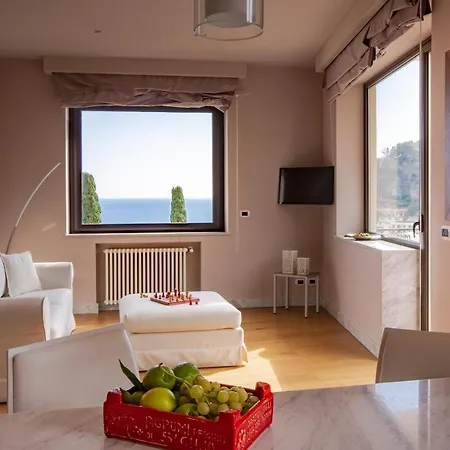 Fenetre Sur Le Blue * Taormina